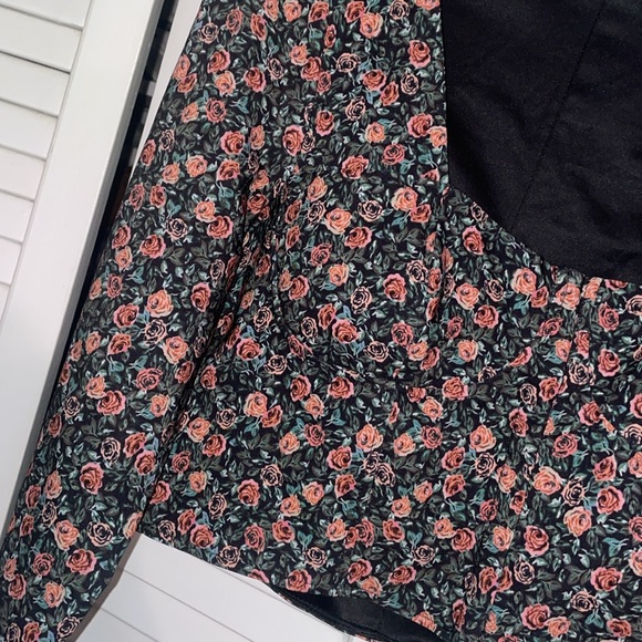 Cropped floral blouse - Picture 3 of 3